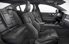 Volvo S60 R-Design 2019 cabin